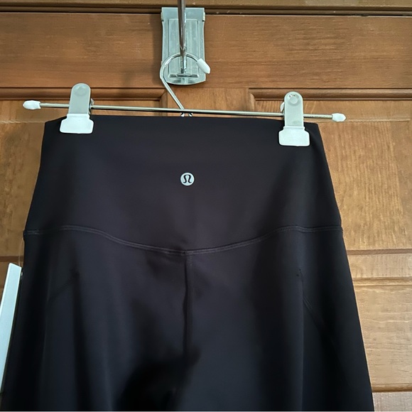 NWT Lululemon Align High Rise Scallop 25" Length in Black Size 6 - Picture 3 of 8